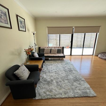 멜번 Spacious & Sunny 2Br With Garage,11 Min To Airport 빌라 외부 사진